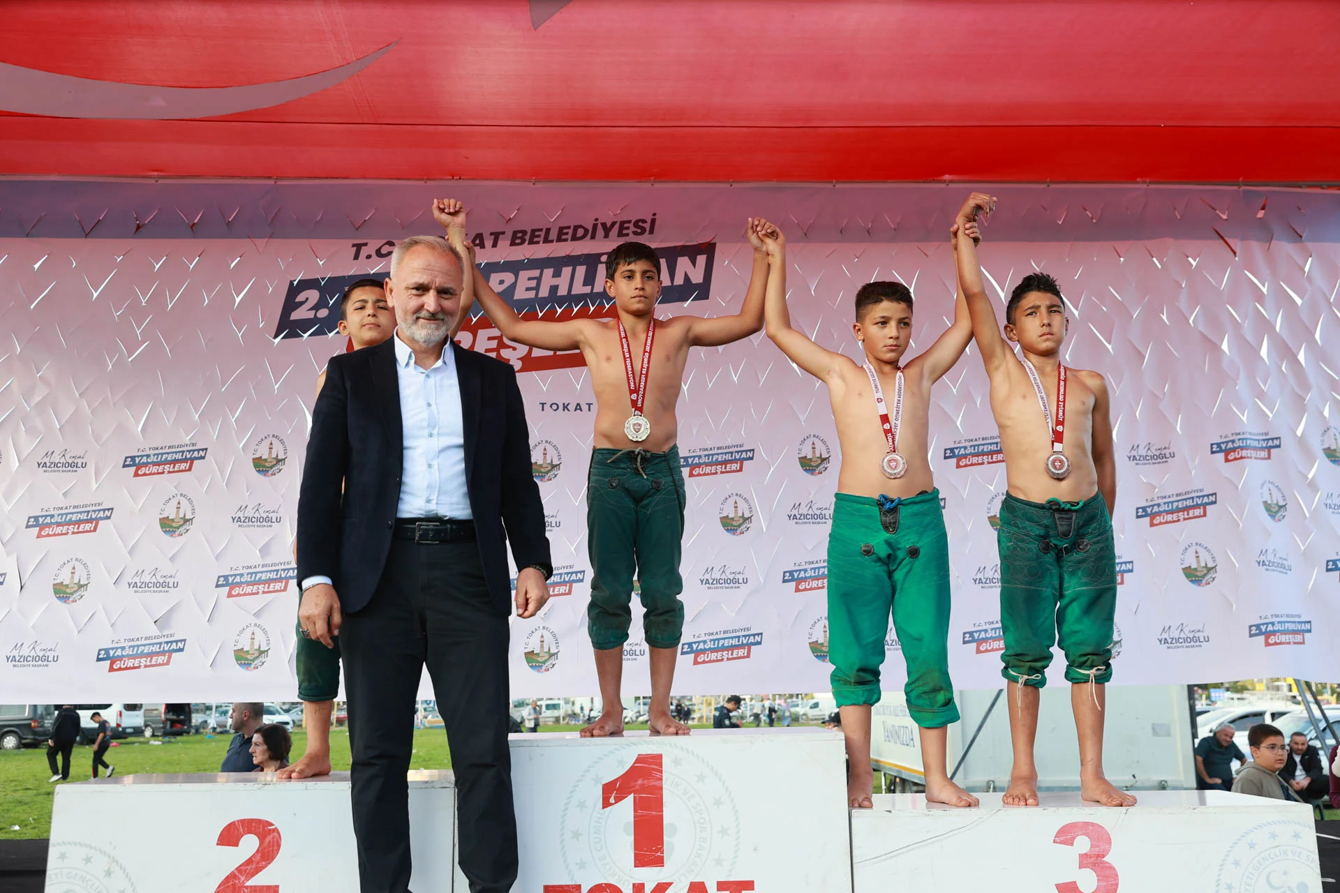 PEHLİVANLAR TOKAT’TA ER MEYDANINDA SAHNE ALDI - Görsel 18