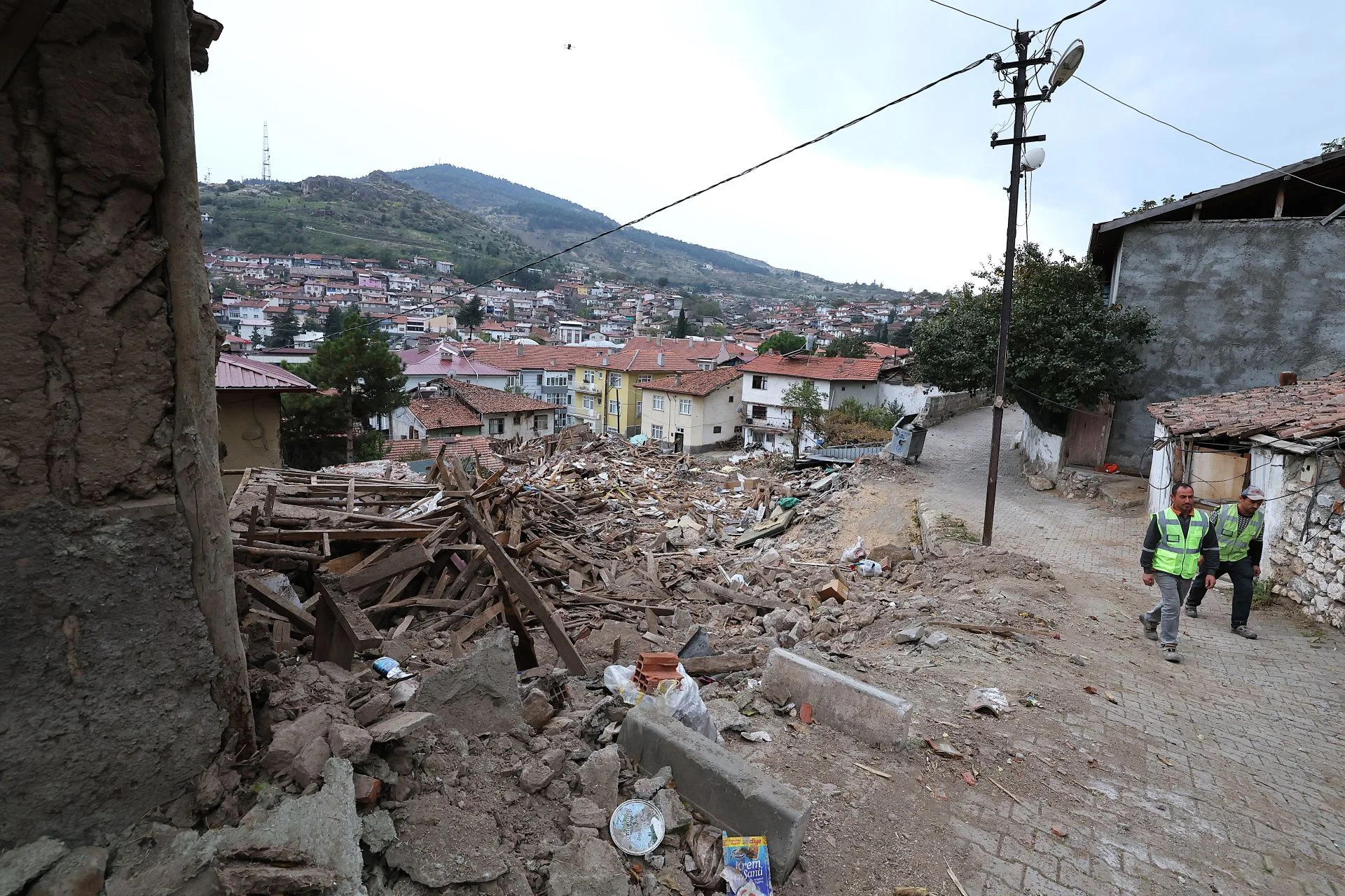 KENTSEL DÖNÜŞÜMDE YIKIM ÇALIŞMALARI SÜRÜYOR: 21 KONUTUN YIKIMI TAMAMLANDI - Görsel 14